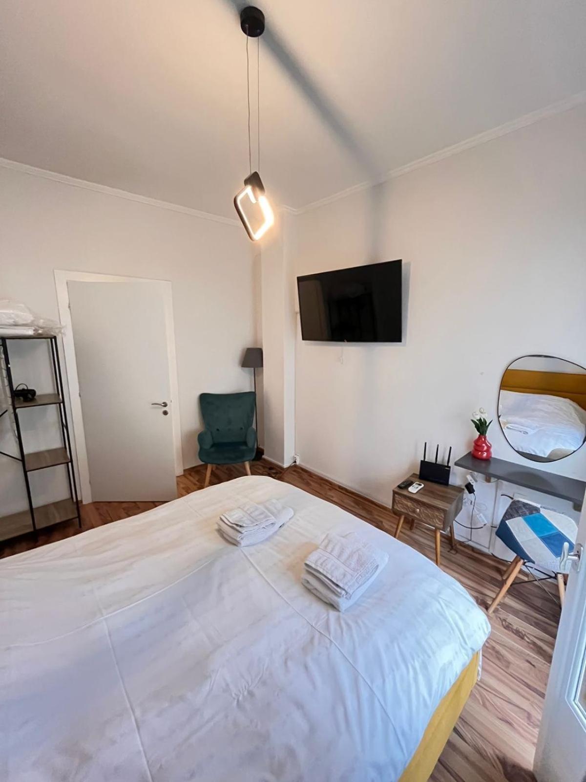 Modern Cozy Central Flat พาทรา ภายนอก รูปภาพ